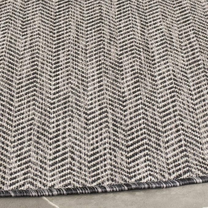 SAFAVIEH Outdoor Round Rug 10' - Image 4