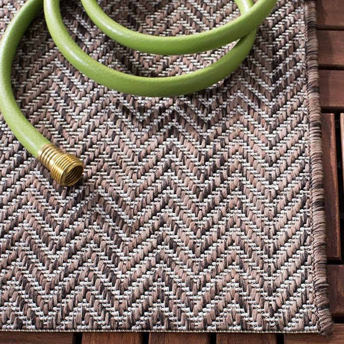 SAFAVIEH Outdoor Runner Rug 2'3"x6'7" - Image 4