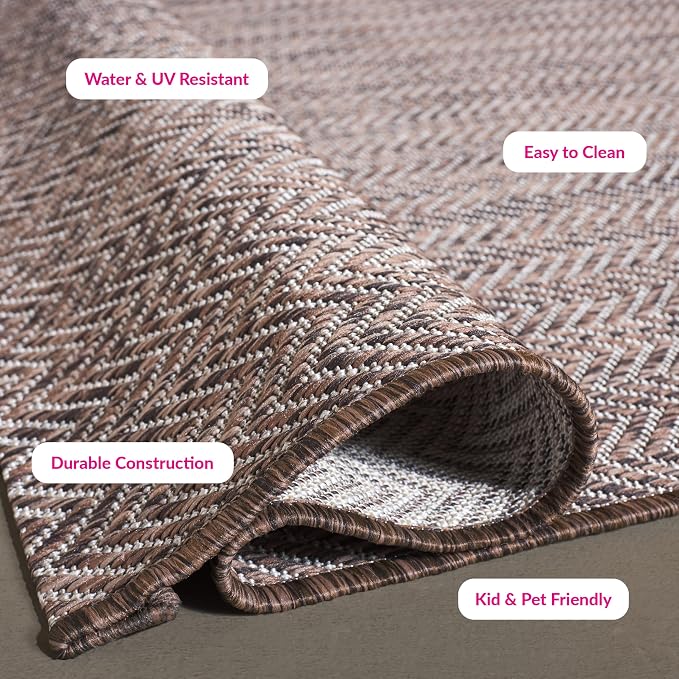 SAFAVIEH Outdoor Accent Rug 2'3"x5' - Image 6