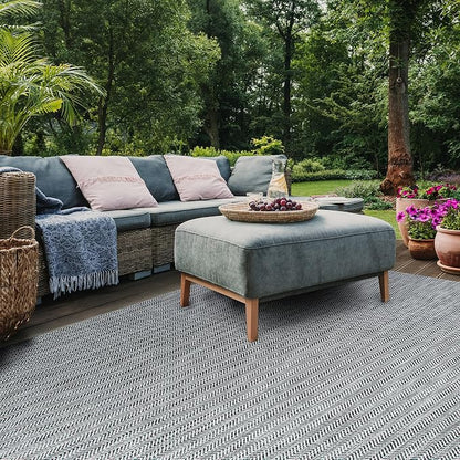 SAFAVIEH Outdoor Square Rug 9' - Image 7