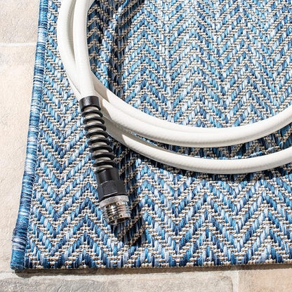 SAFAVIEH Outdoor Runner Rug 2'3"x8' - Image 4