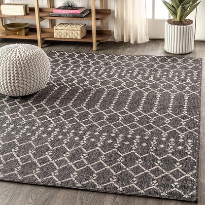 JONATHAN Y Moroccan Geometric Indoor Outdoor Area Rug 4X6 Black/Gray, Ourika - Image 3