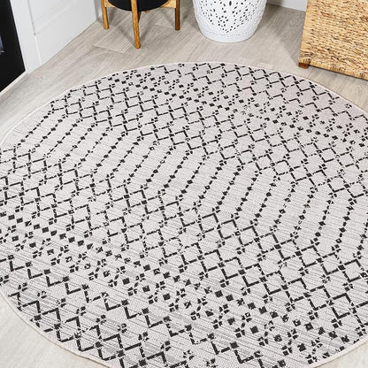 JONATHAN Y Moroccan Geometric Indoor Outdoor Round Area Rug 4 Ft Cream/Black by JONATHANY