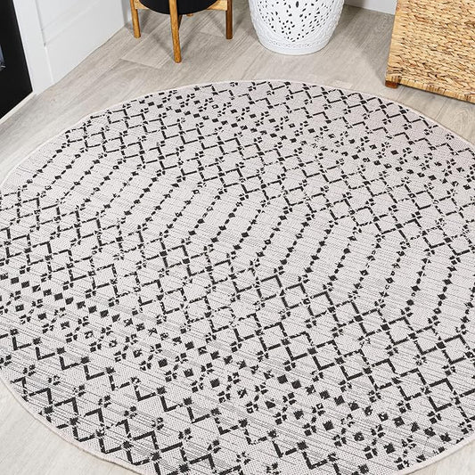 JONATHAN Y Moroccan Geometric Indoor Outdoor Round Area Rug 9 Ft Cream/Black by JONATHANY