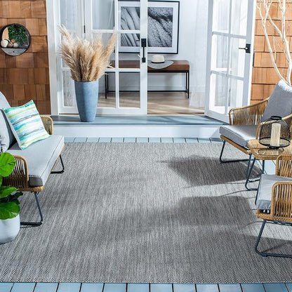SAFAVIEH Outdoor Round Rug 4' by Unknown