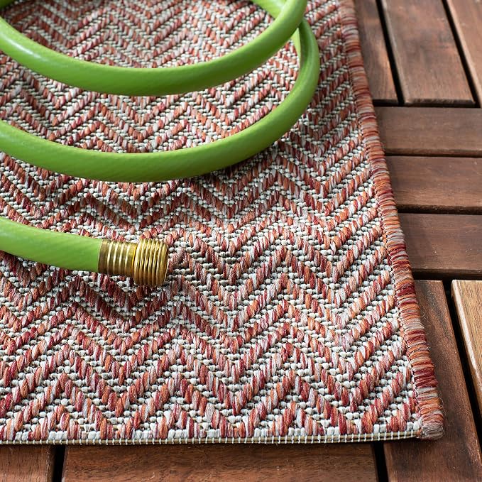 SAFAVIEH Outdoor Area Rug 6'7"x9'6" - Image 4