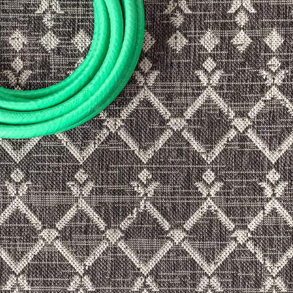 JONATHAN Y Moroccan Geometric Indoor Outdoor Round Area Rug 5 Ft Black/Gray - Image 4
