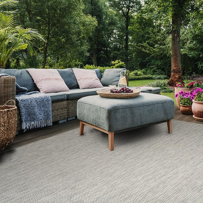 SAFAVIEH Outdoor Area Rug 8x10 - Image 4