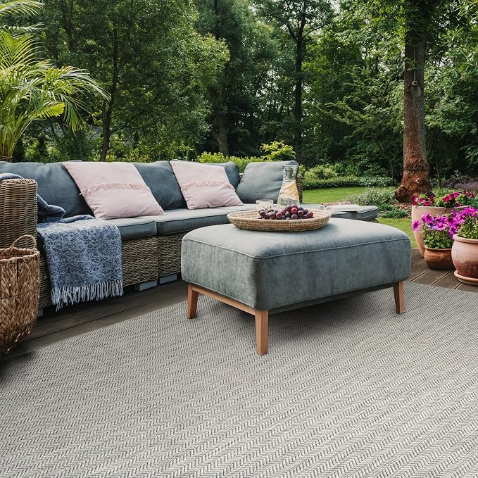 SAFAVIEH Outdoor Area Rug 10x14 - Image 6