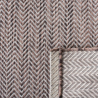 SAFAVIEH Outdoor Accent Rug 2'3"x5' - Image 3