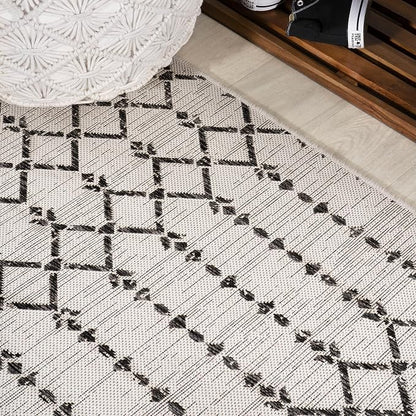 JONATHAN Y Moroccan Geometric Indoor Outdoor Round Area Rug 4 Ft Cream/Black - Image 7